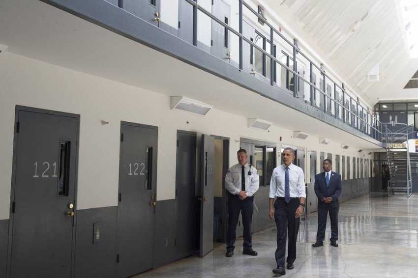 Barack Obama visit federal prison