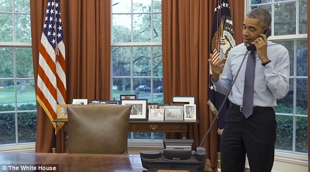 Barak Obama on telephone
